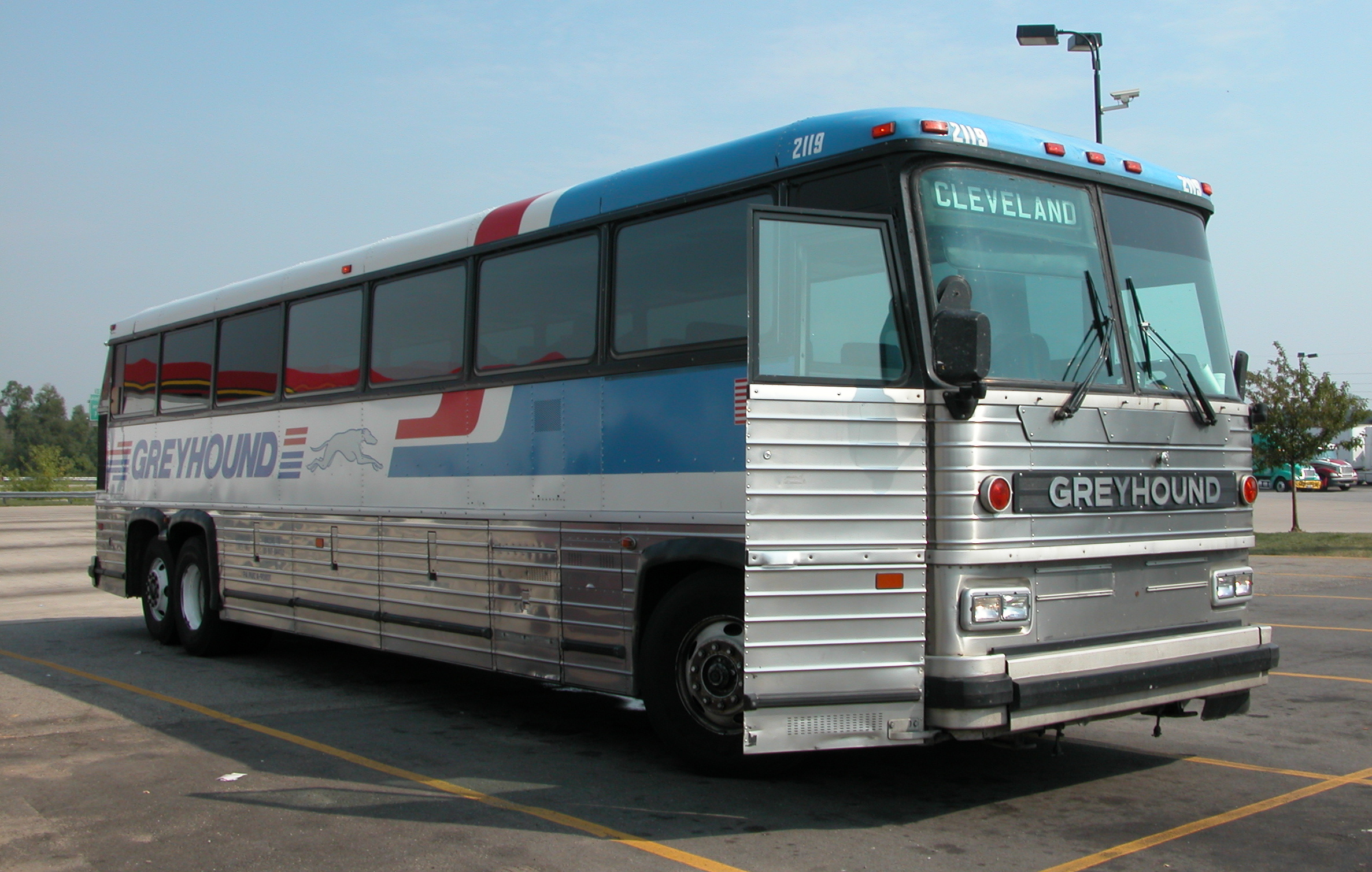 2003-08-25_Greyhound_bus