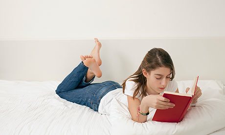 girl-lying-on-bed-reading